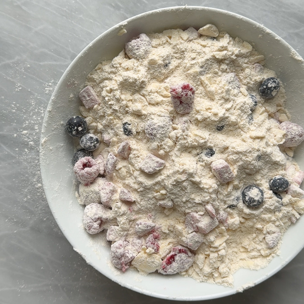 berries tossed to coat in flour